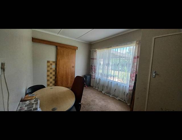 5 BEDROOM FREEHOLD FOR SALE IN DAL FOUCHE
